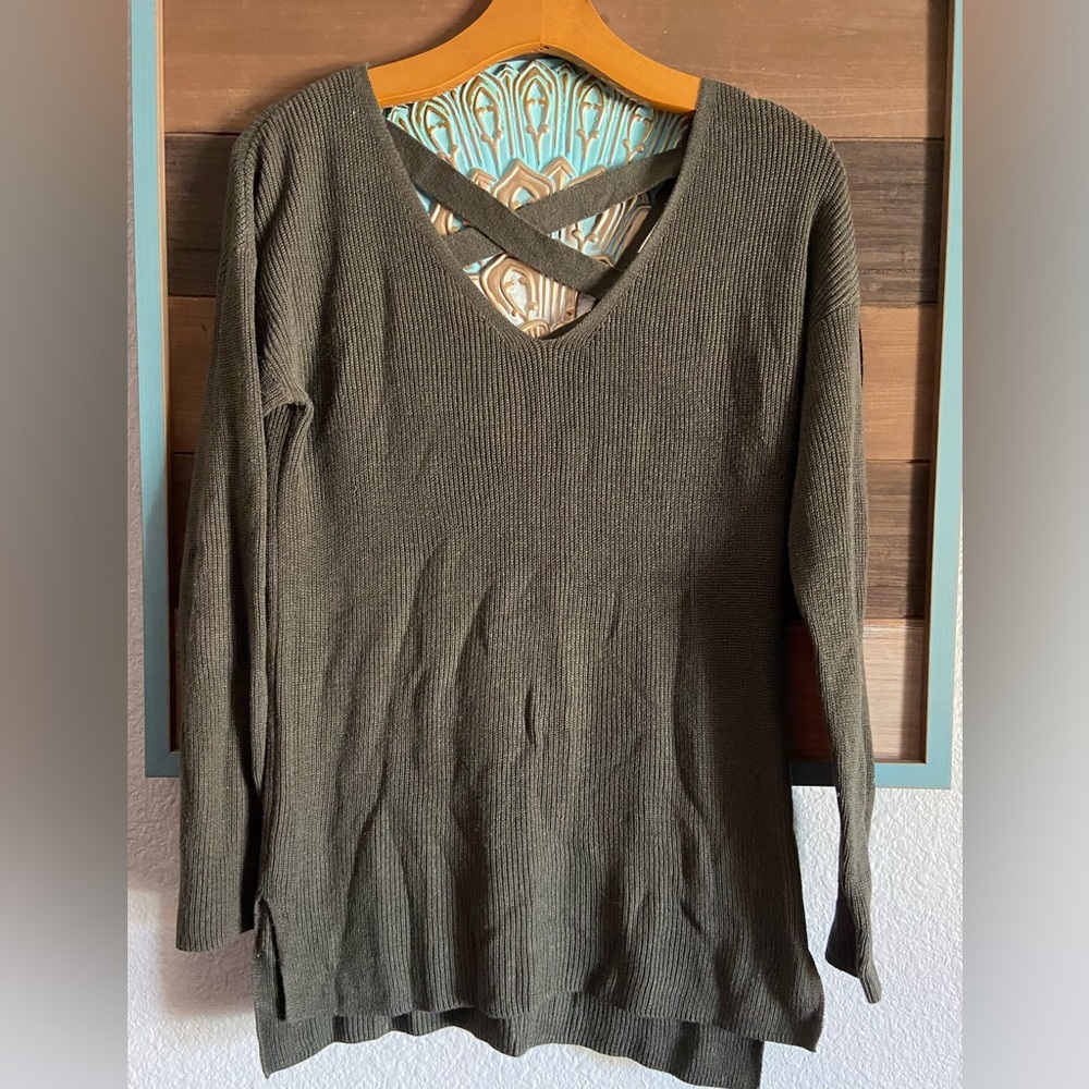 Hippie Rose Army Green knit vneck sweater size M